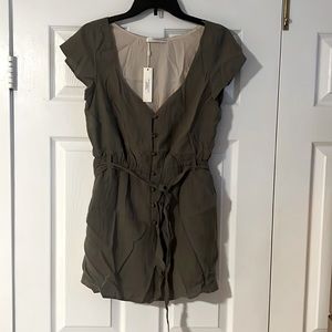 Lavender brown nwt women’s romper sz small color green